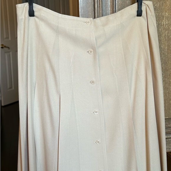 DKNY SILK Button Down SKIRT Size 12 Cream/Subtle Yellow Tone PLEATED Business - Picture 12 of 16